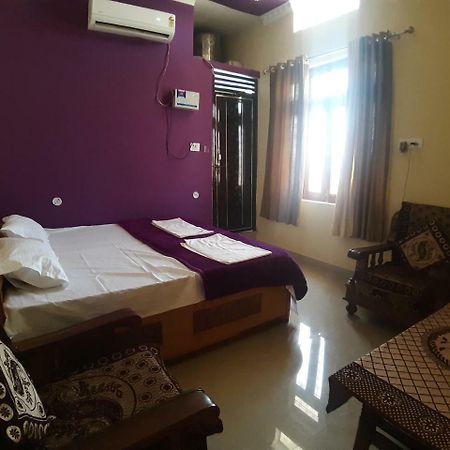 Shree Ram Homestay オルチャ エクステリア 写真
