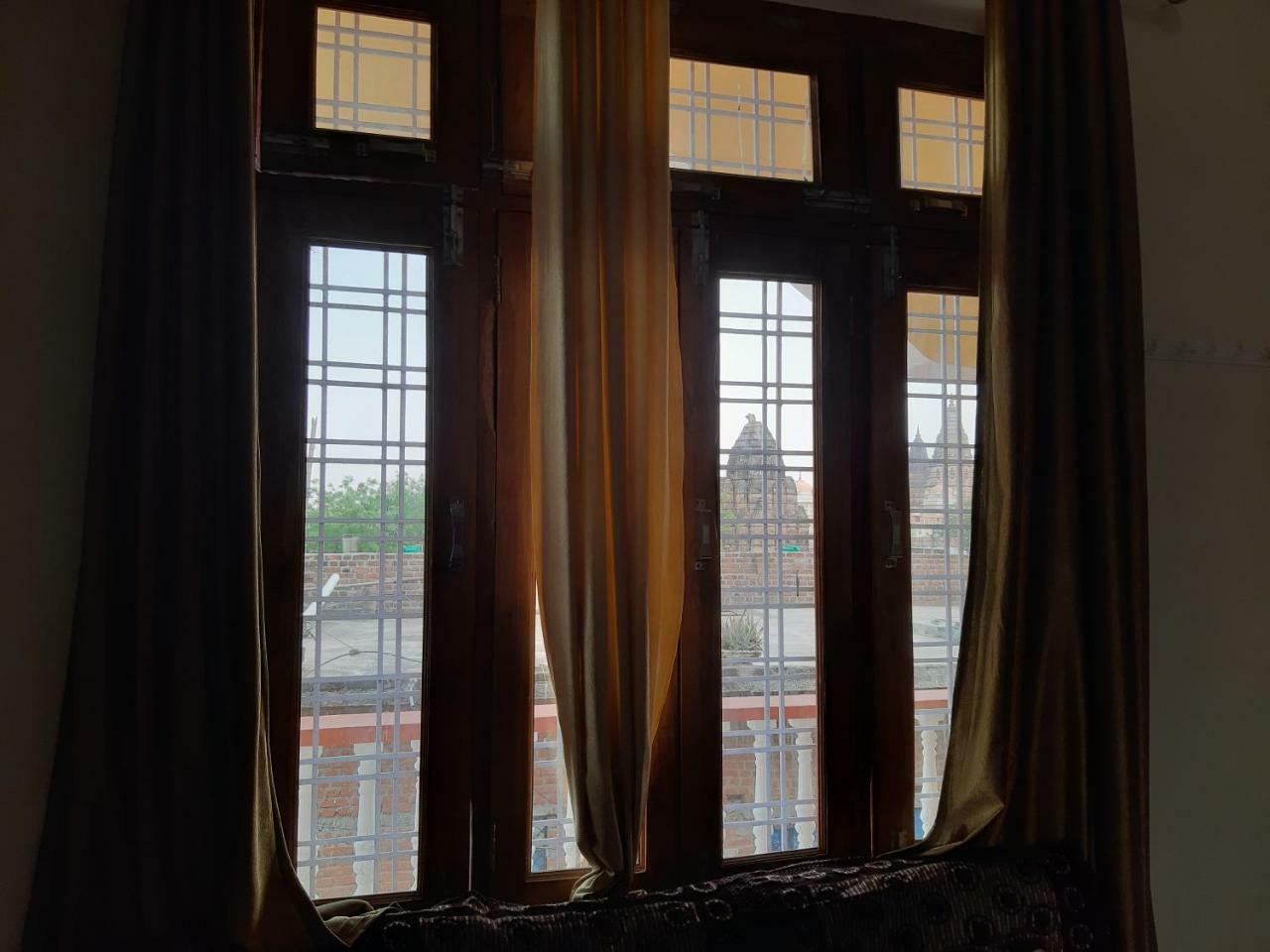 Shree Ram Homestay オルチャ エクステリア 写真