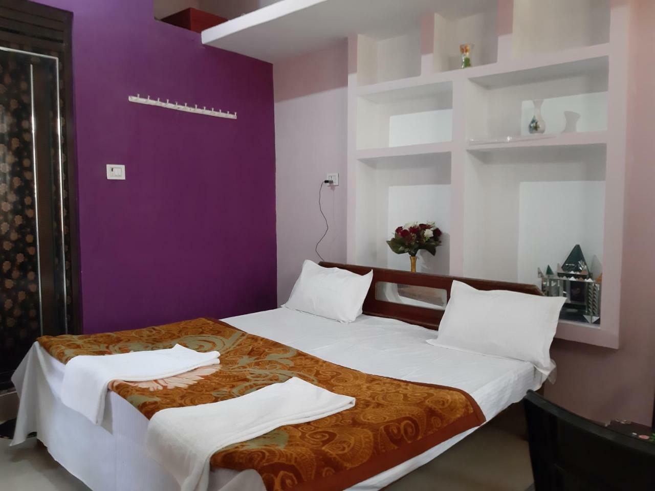 Shree Ram Homestay オルチャ エクステリア 写真