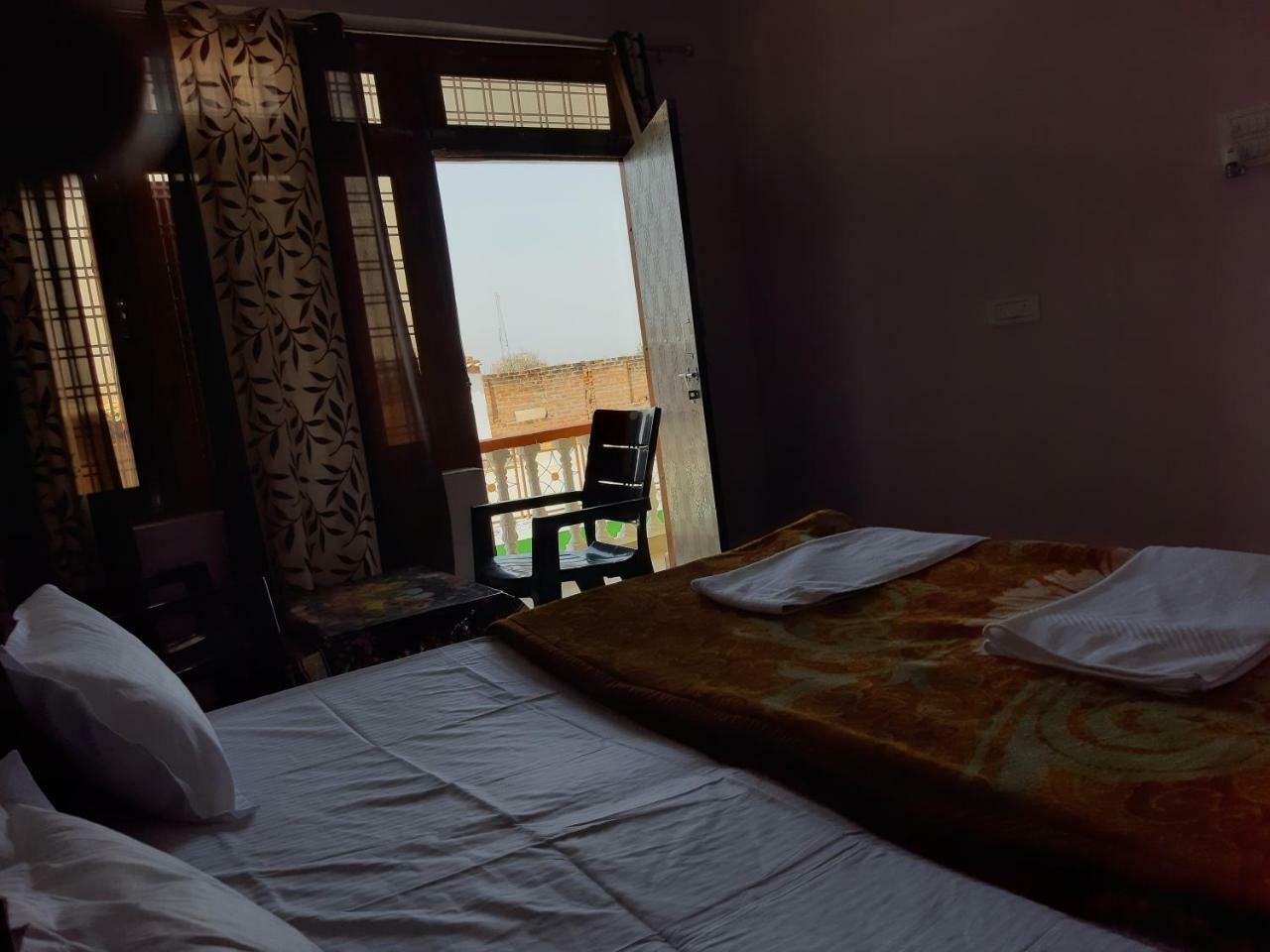 Shree Ram Homestay オルチャ エクステリア 写真