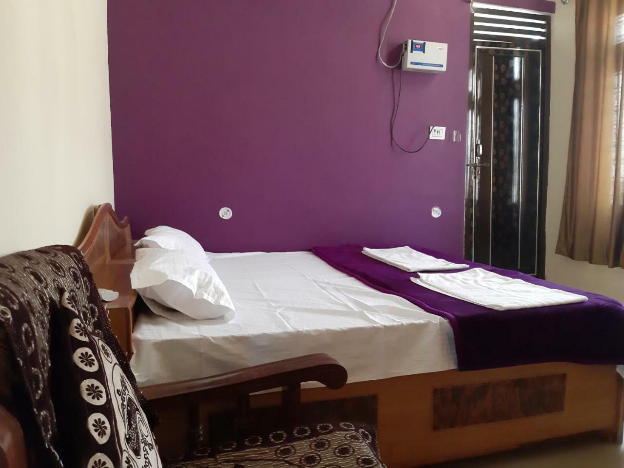 Shree Ram Homestay オルチャ エクステリア 写真
