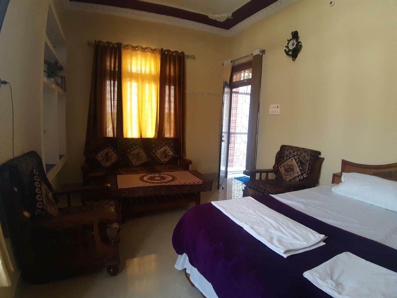 Shree Ram Homestay オルチャ エクステリア 写真