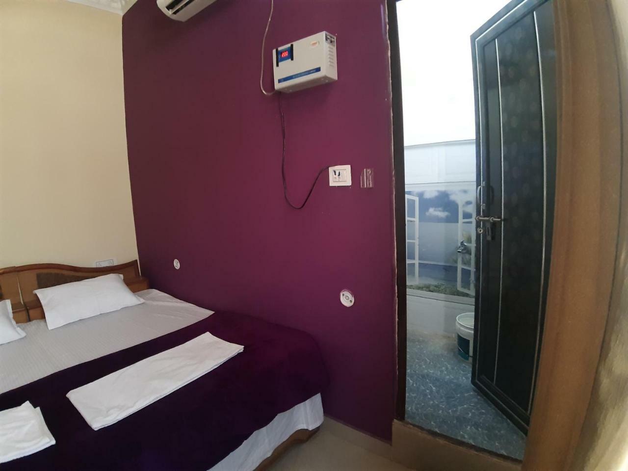 Shree Ram Homestay オルチャ エクステリア 写真
