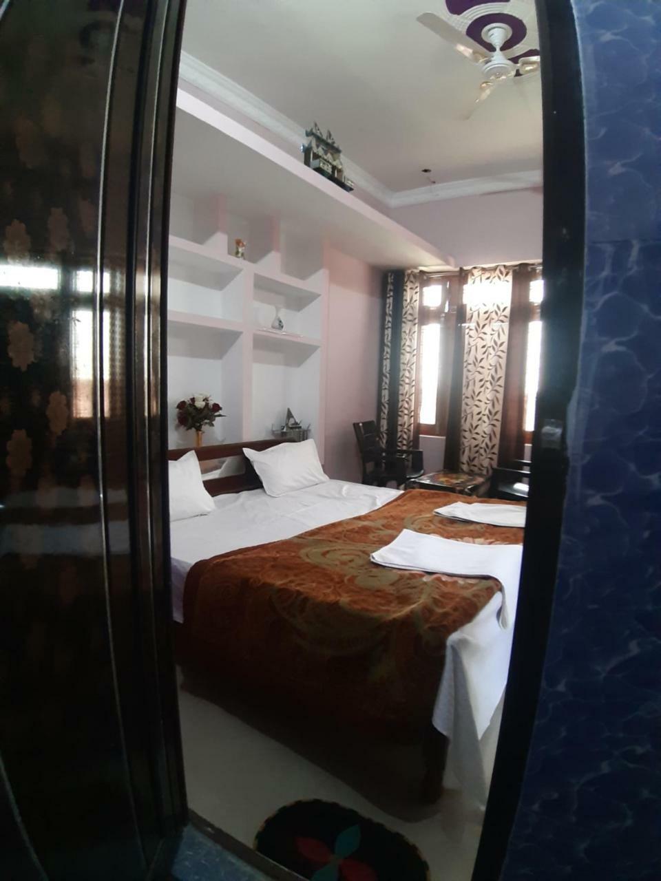 Shree Ram Homestay オルチャ エクステリア 写真