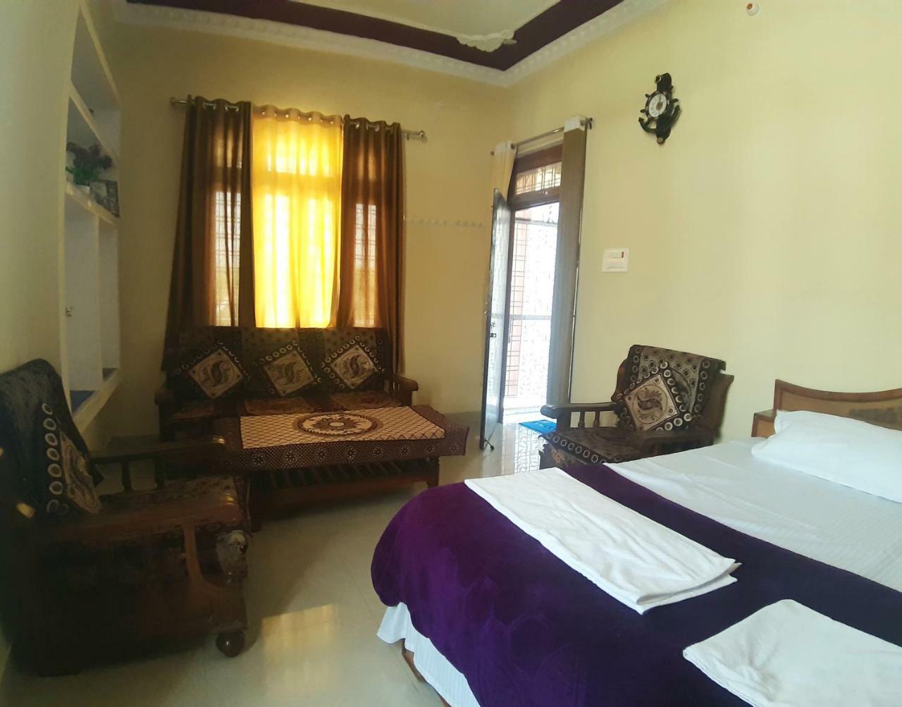 Shree Ram Homestay オルチャ エクステリア 写真